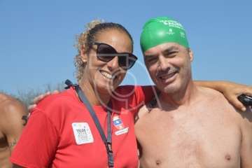  Cristo Cárdenes e Iria Otero, vencedores de la XVI Travesía a Nado de Salinetas (Foto TA)